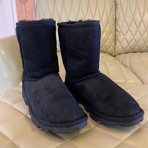 UGG Black Crop Size 7 Boots / Gently Worn